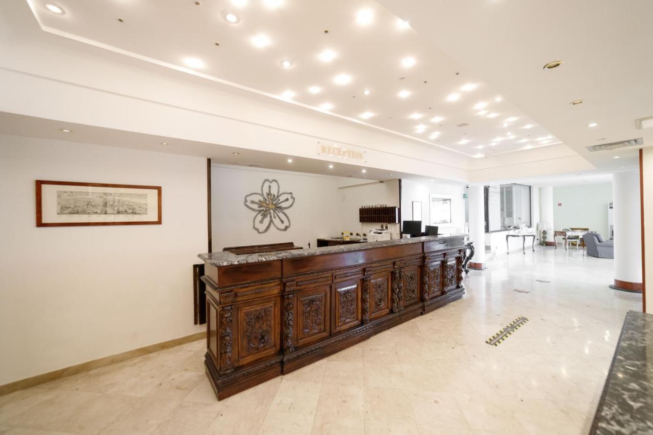 Hotel Sakura Torre del Greco Bagian luar foto