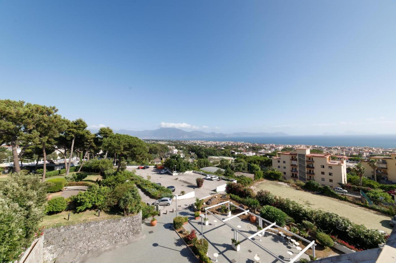 Hotel Sakura Torre del Greco Bagian luar foto