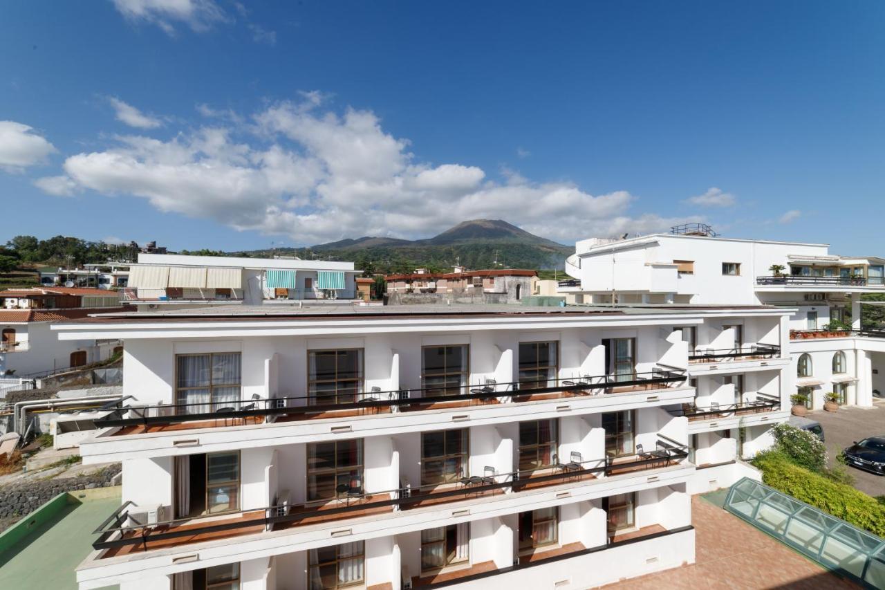 Hotel Sakura Torre del Greco Bagian luar foto