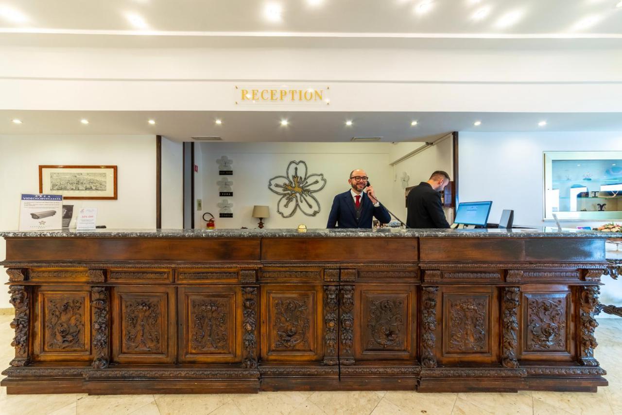 Hotel Sakura Torre del Greco Bagian luar foto