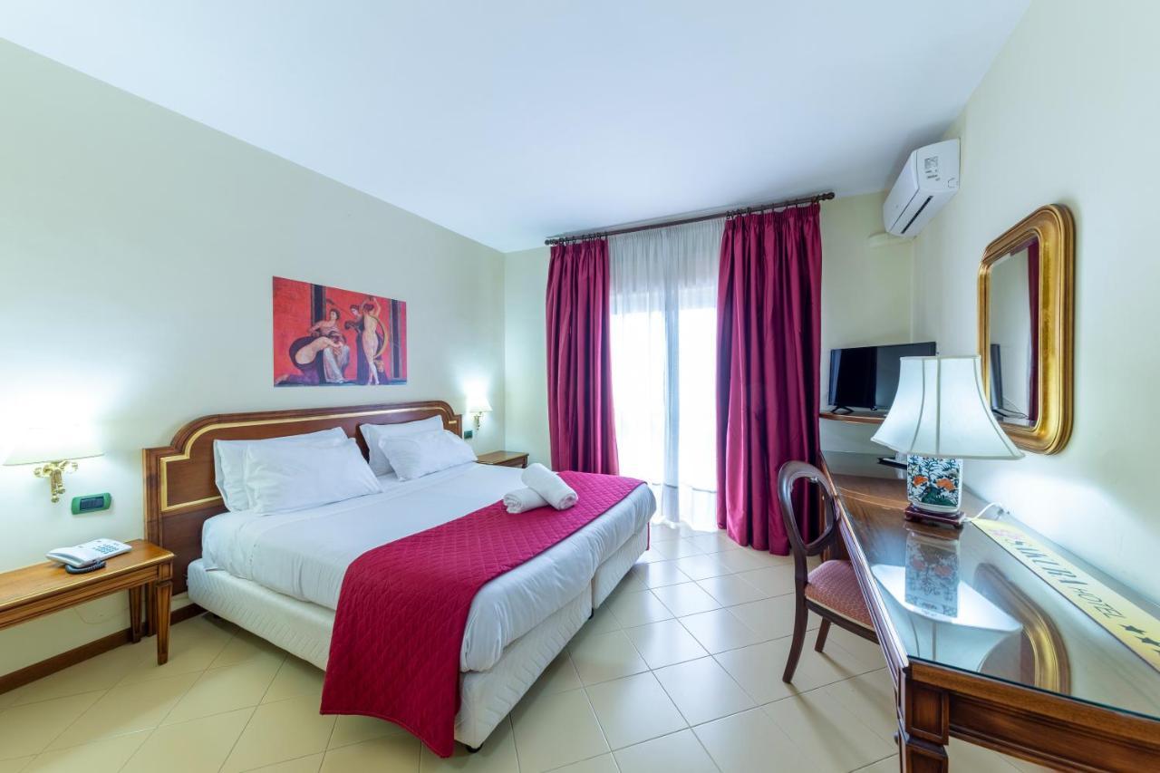 Hotel Sakura Torre del Greco Bagian luar foto