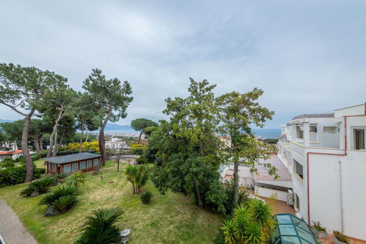 Hotel Sakura Torre del Greco Bagian luar foto