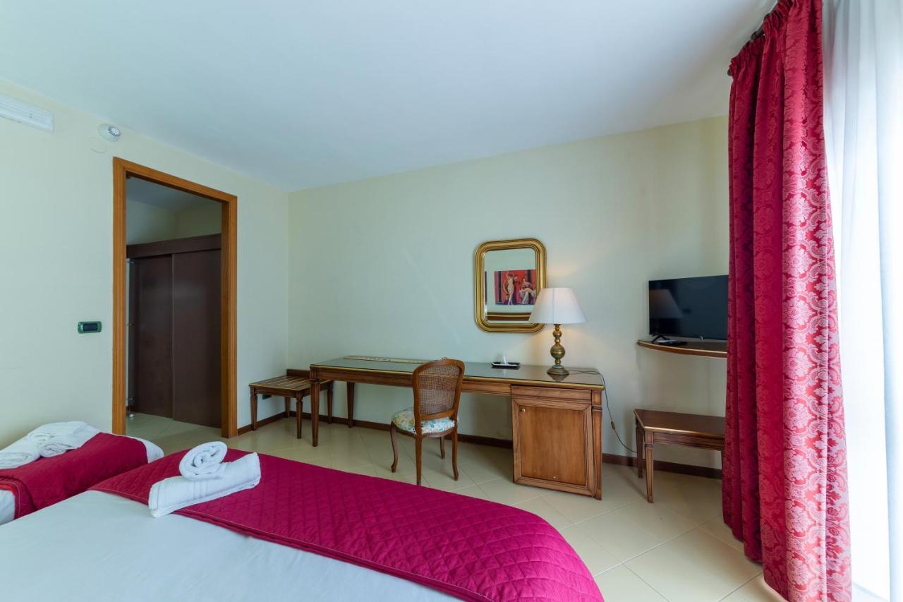 Hotel Sakura Torre del Greco Bagian luar foto