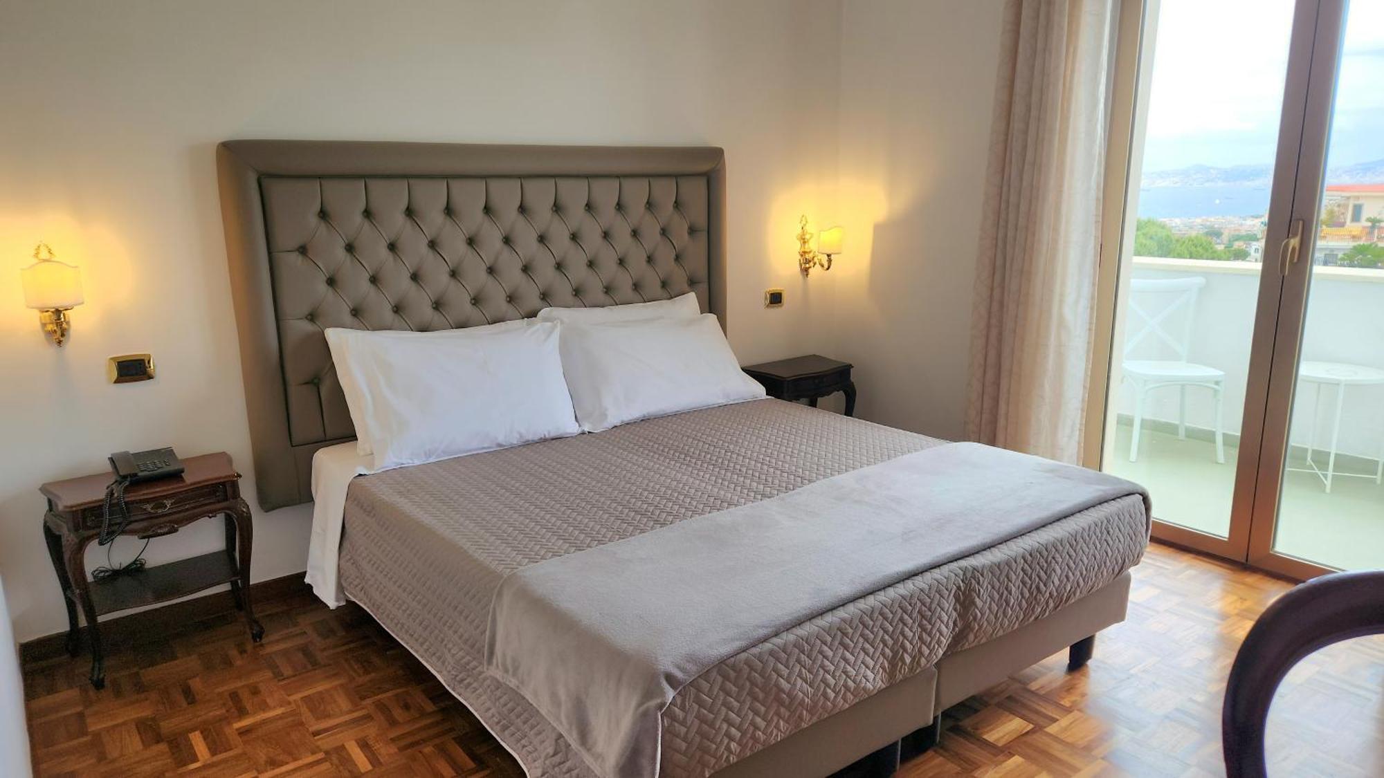Hotel Sakura Torre del Greco Bagian luar foto