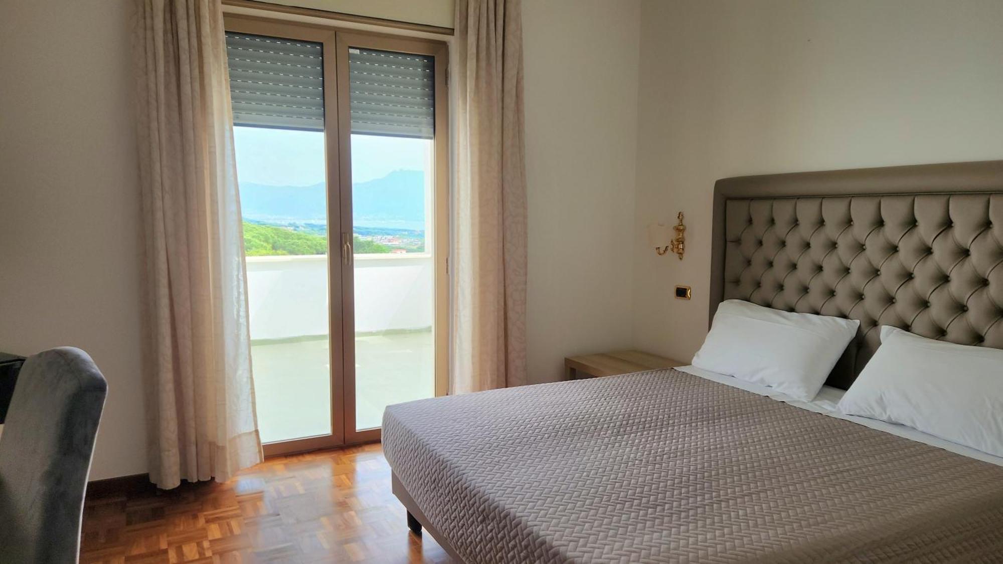 Hotel Sakura Torre del Greco Bagian luar foto