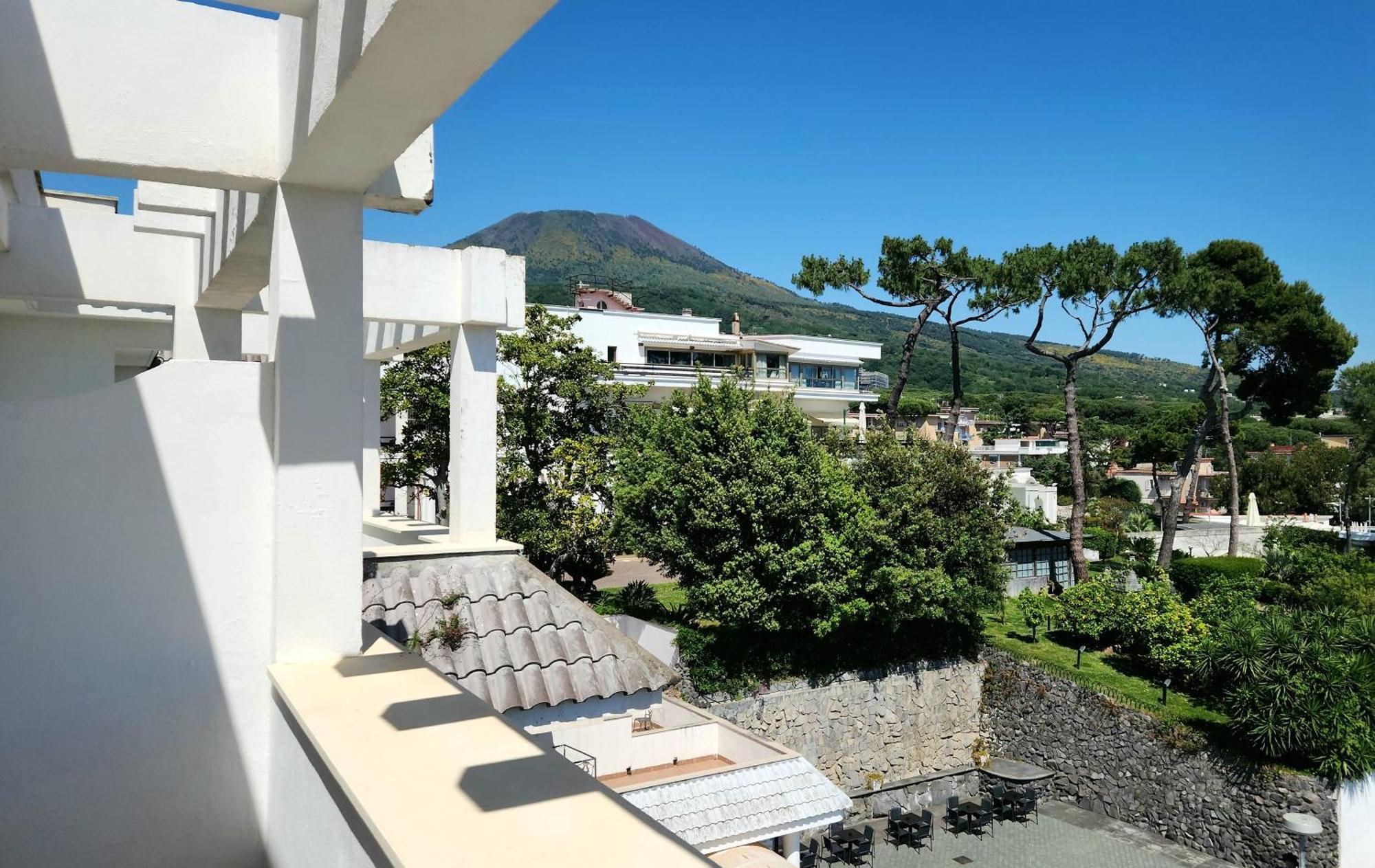 Hotel Sakura Torre del Greco Bagian luar foto